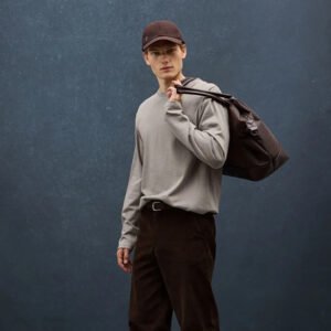 Taupe-colored t-shirt with a relaxed fit and Rigby Go embroidery